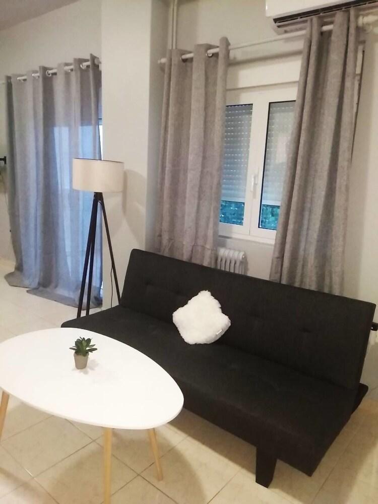 Ellie'S Cozy Apartment With Yard Atenas Exterior foto