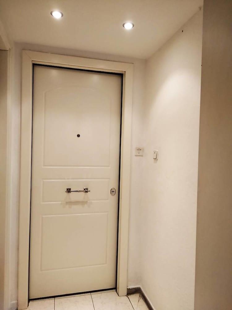 Ellie'S Cozy Apartment With Yard Atenas Exterior foto