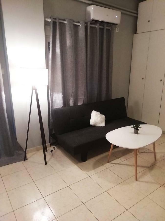 Ellie'S Cozy Apartment With Yard Atenas Exterior foto