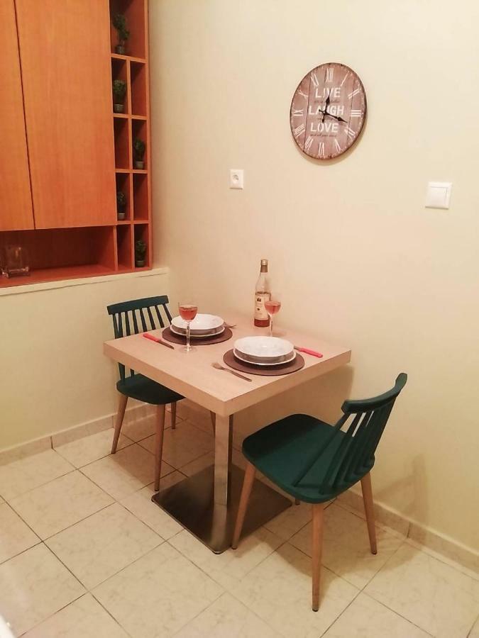 Ellie'S Cozy Apartment With Yard Atenas Exterior foto