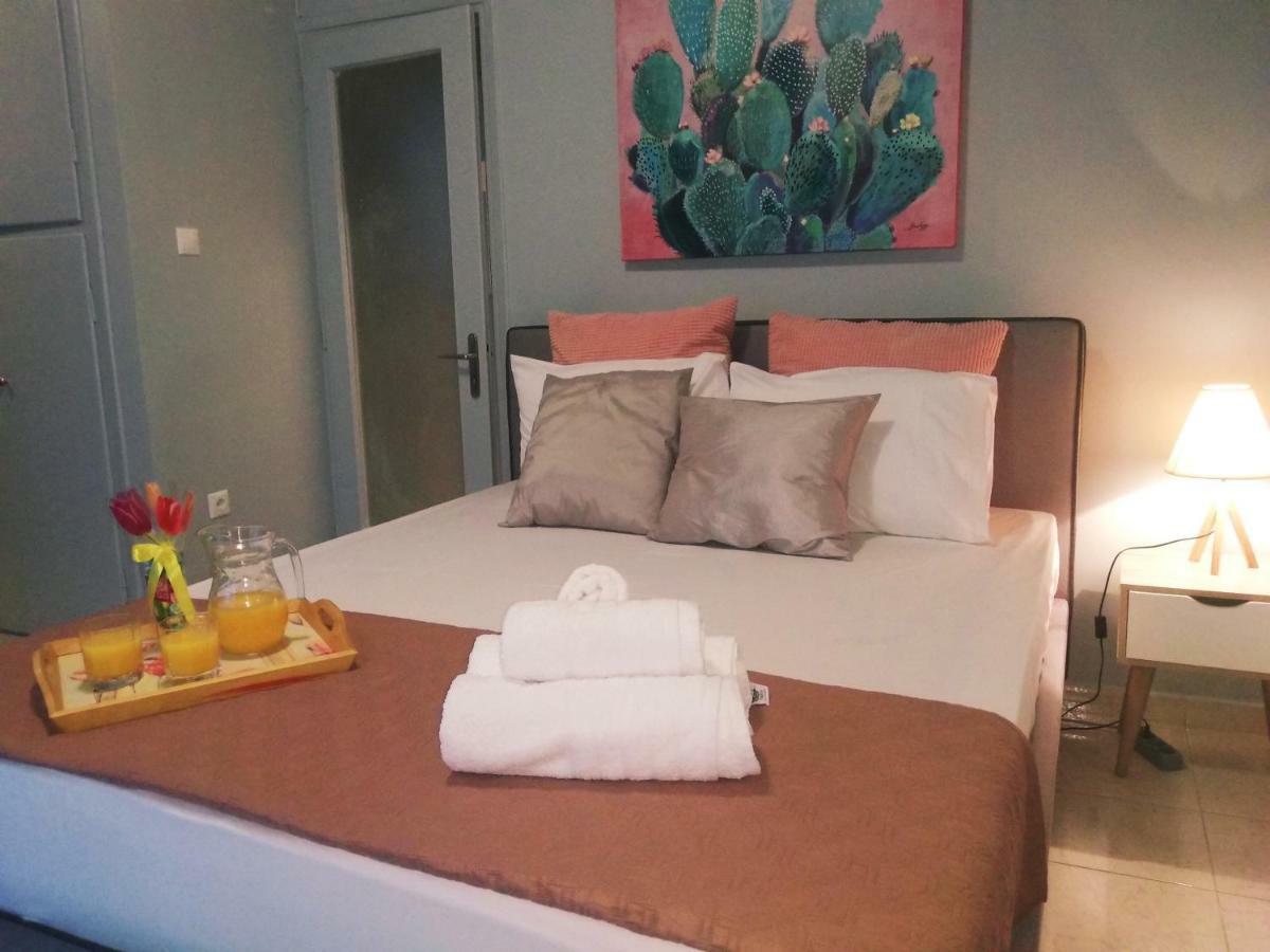 Ellie'S Cozy Apartment With Yard Atenas Exterior foto