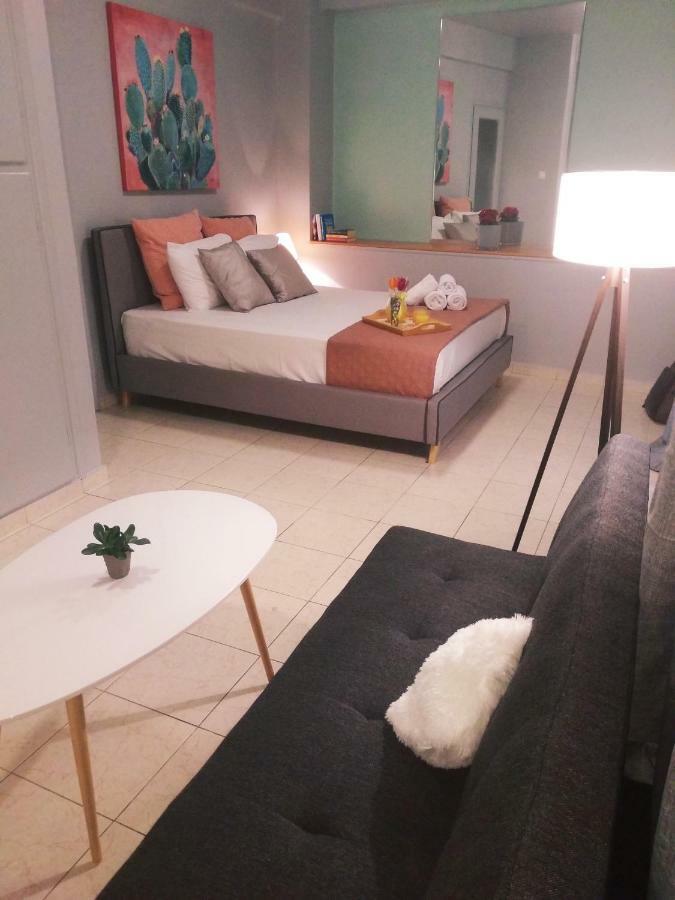 Ellie'S Cozy Apartment With Yard Atenas Exterior foto