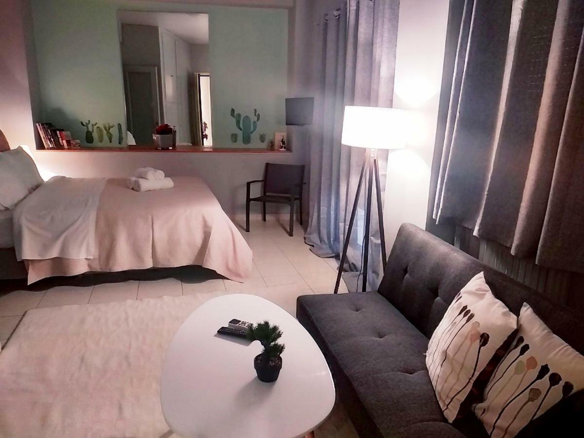 Ellie'S Cozy Apartment With Yard Atenas Exterior foto